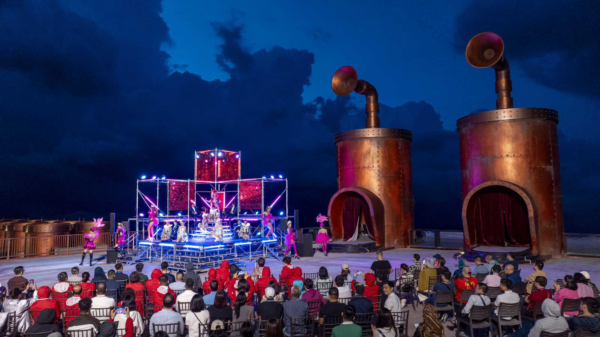  Điểm danh những show diễn đẳng cấp không nên bỏ qua tại Ba Na Hills - Ảnh 5.