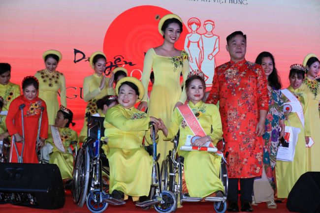 duyen-dang-ao-dai-nguoi-khuyet-tat-ngoc-hong-1