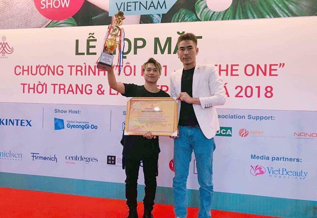 nha-tao-mau-toc-nguyen-dinh-hiep-vanhoadoanhnhan