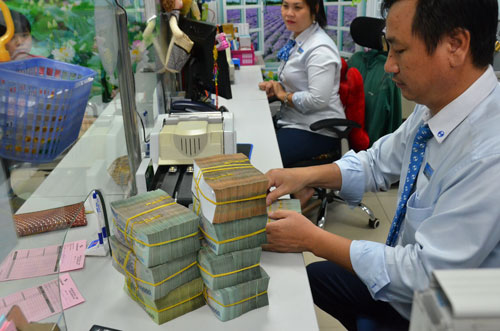1-lai-suat-giam-doanh-nghiep-duoc-gi