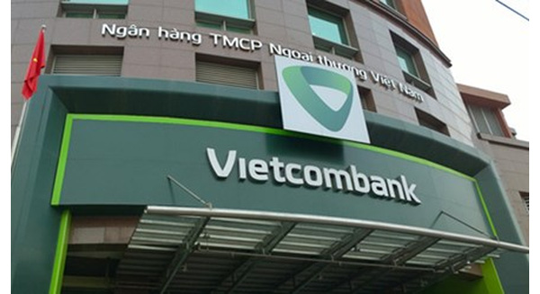 1-viet-combank-mat-nua-ty