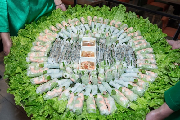 Wrap-Roll-vanhoadoanhnhan
