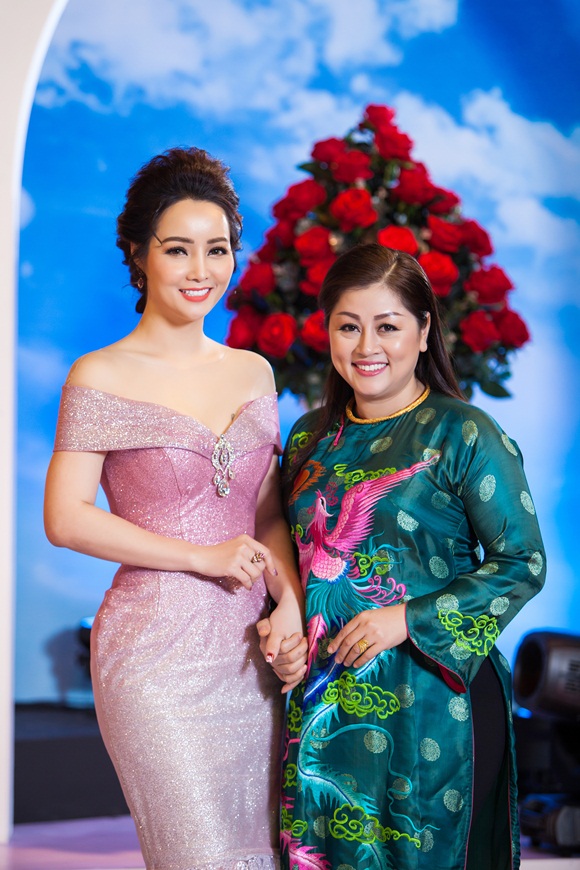 khanh-huyen-phu-nu-quyen-nang-1