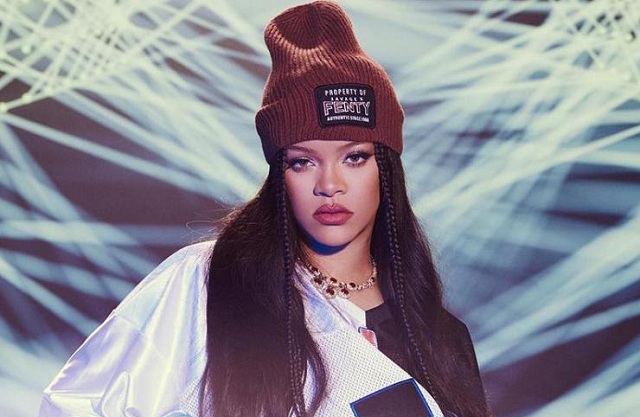 rihanna-bat-ngo-ra-bo-suu-tap-fenty-moi-truoc-them-sieu-show-super-bowl