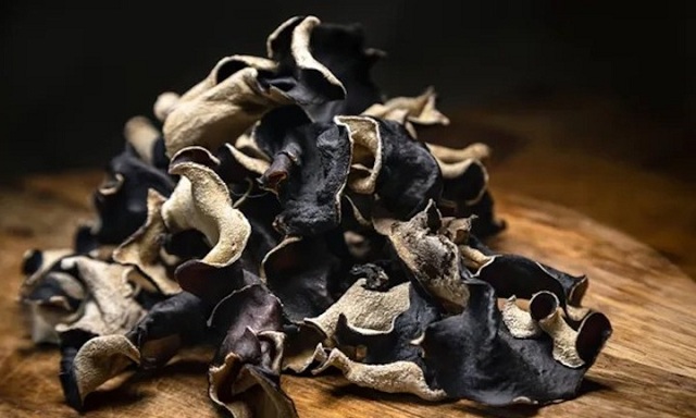 loai-nam-duoc-vi-nhu-vang-den-giau-collagen-thuc-vat-giup-da-cang-bong