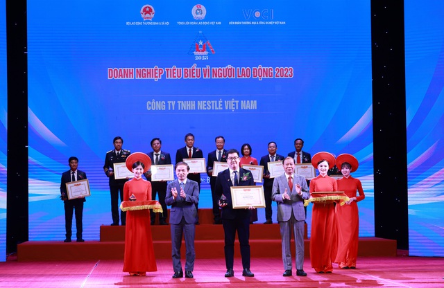 nestle-viet-nam-duoc-vinh-danh-doanh-nghiep-tieu-bieu-vi-nguoi-lao-dong-lan-thu-4-lien-tiep