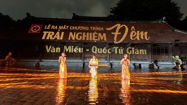 van-mieu-quoc-tu-giam-lung-linh-ky-ao-trong-tour-du-lich-dem