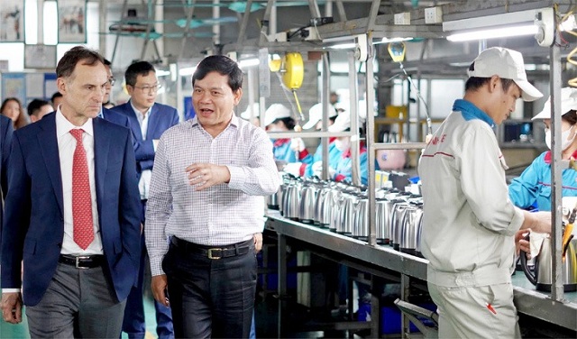 amazon-muon-tang-toc-de-viet-nam-thanh-mat-xich-moi-trong-chuoi-cung-ung-toan-cau