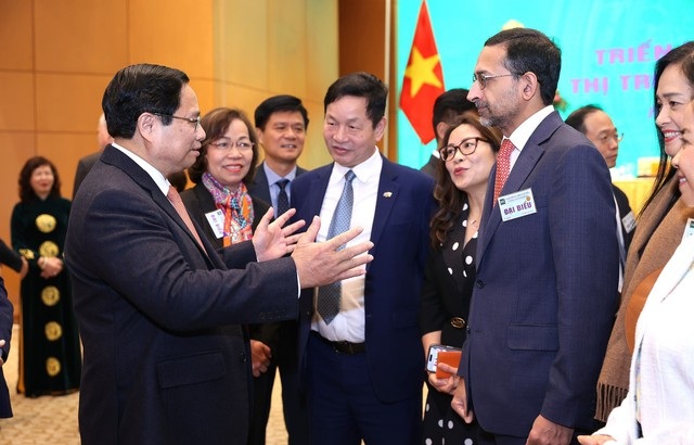 khai-mo-thi-truong-von-viet-nam-qua-nang-hang-len-thi-truong-moi-noi