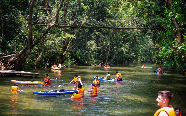 hon-300000-khach-du-lich-den-voi-quang-binh-dip-nghi-le