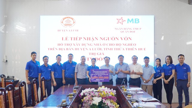 trao-tang-3-ty-dong-ho-tro-xay-dung-nha-o-cho-ho-ngheo-mien-nui-thua-thien-hue