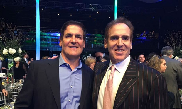 thanh-cong-khac-biet-cua-mark-cuban-va-em-trai