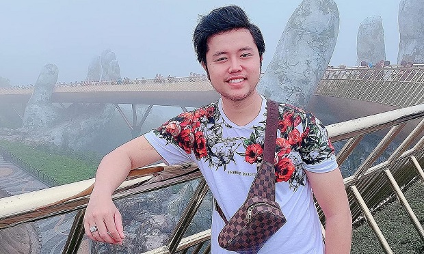 vu-hoang-viet-toi-hanh-phuc-ben-ban-gai-dong-trang-lua