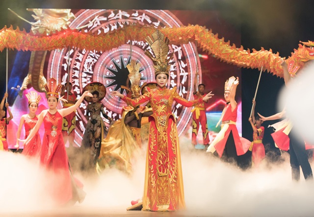 hoa-hau-anh-hoang-lan-lam-vedette-cho-bst-ao-dai-hoang-bao-dat-viet-2
