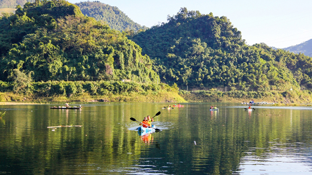 goi-y-diem-du-lich-tet-duong-lich-2022-cho-khach-den-tu-vung-cam
