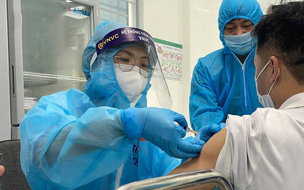 ha-noi-tiem-lieu-vaccine-covid-19-bo-sung-va-nhac-lai-cho-nguoi-dan