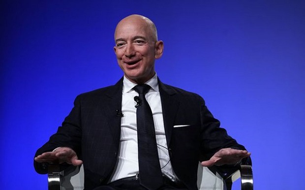 mot-nam-mua-sam-tung-bung-dam-chat-nguoi-giau-cua-ty-phu-jeff-bezos