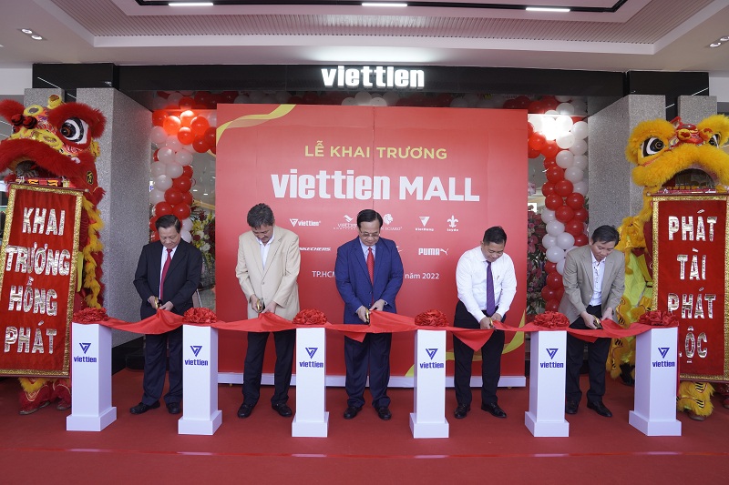 khai-truong-viettien-mall-1