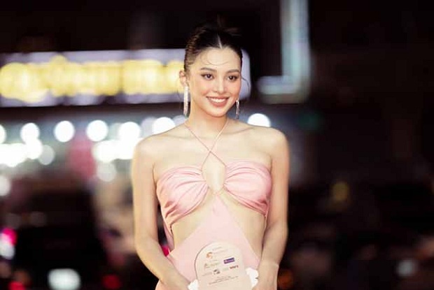 tieu-vy-dien-vay-cut-out-tao-bao-khoe-sac-voc-xung-danh-nguoi-dep-ngan-nam-co-mot