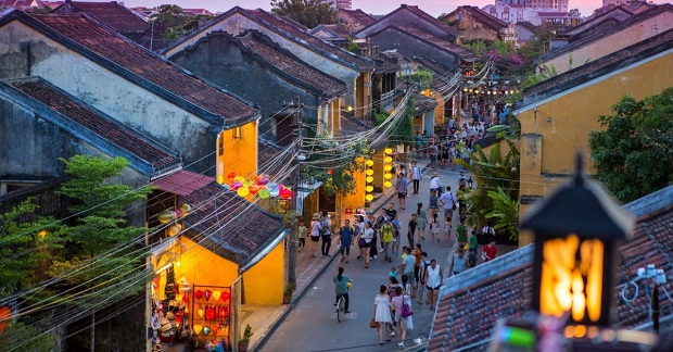 hoi-an-lot-top-diem-den-tuyet-dep-danh-cho-dan-thich-quang-xe-di-bo