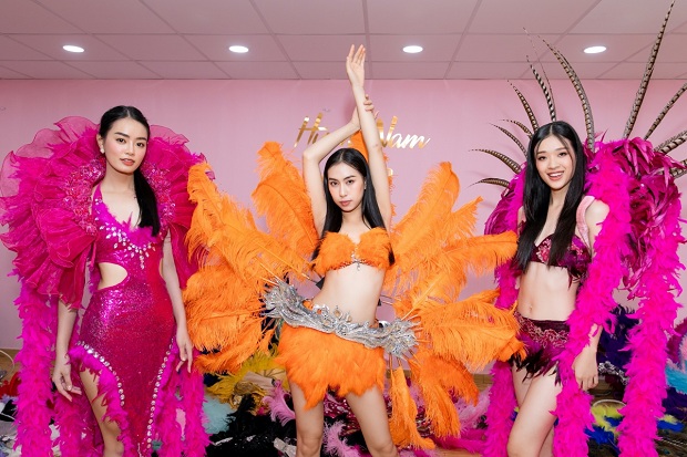 thi-sinh-hoa-hau-the-gioi-viet-nam-2022-san-sang-cho-buoi-dieu-hanh-duong-pho