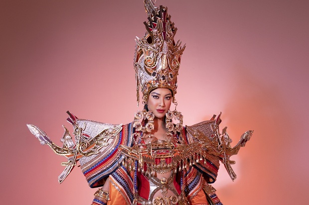 trang-phuc-dan-toc-cua-a-hau-kim-duyen-tai-miss-supranational-2022-nang-30kg