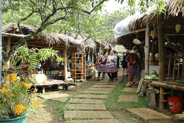 net-dep-say-long-du-khach-tai-vung-dat-cua-ngo-son-la