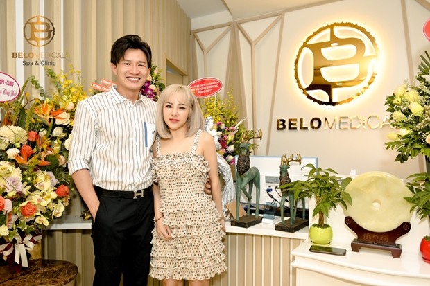 dan-celeb-chuc-mung-duoc-si-tien-khai-truong-tham-my-vien-vanhoadoanhnhan-4