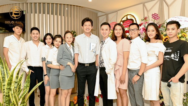 dan-celeb-chuc-mung-duoc-si-tien-khai-truong-tham-my-vien-vanhoadoanhnhan-5