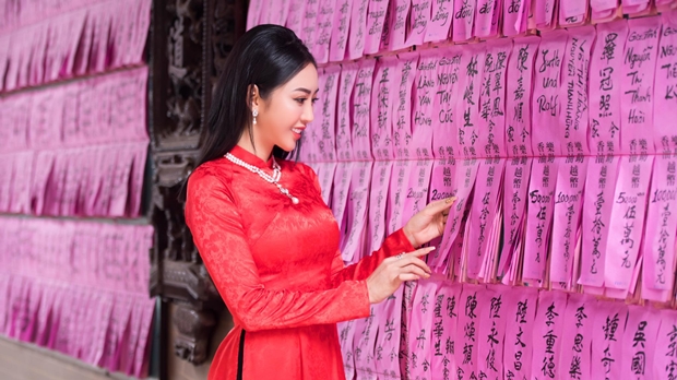 vuot-qua-tram-cam-vo-nhat-phuong-dep-hut-hon-di-chua-cau-an-vanhoadoanhnhan-1