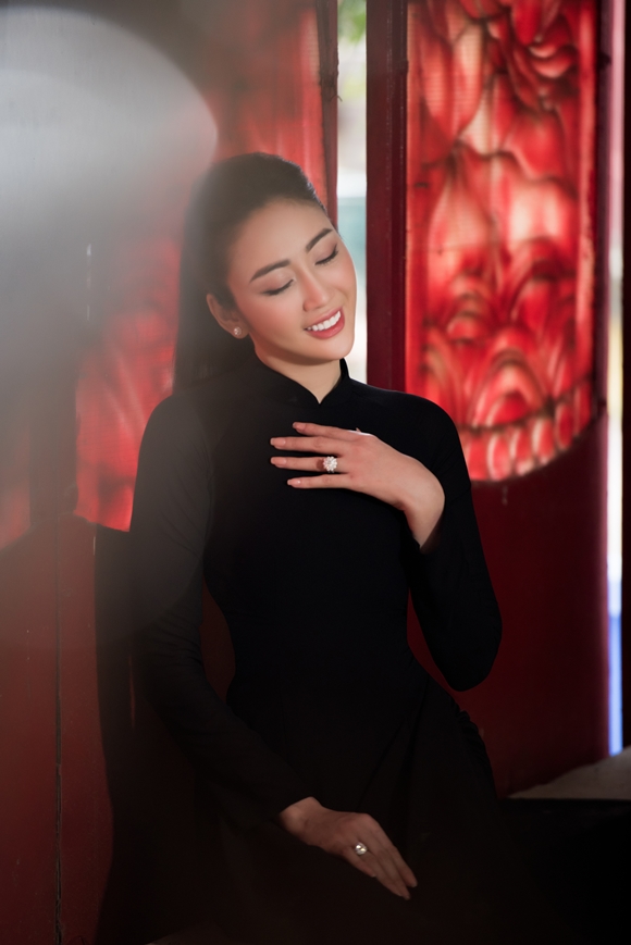 vuot-qua-tram-cam-vo-nhat-phuong-dep-hut-hon-di-chua-cau-an-vanhoadoanhnhan-10