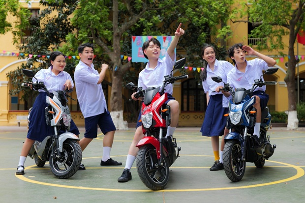 dan-xe-khung-trong-mv-moi-cua-duc-phuc-4