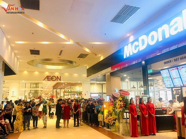 McDonalds-tan-phu-4