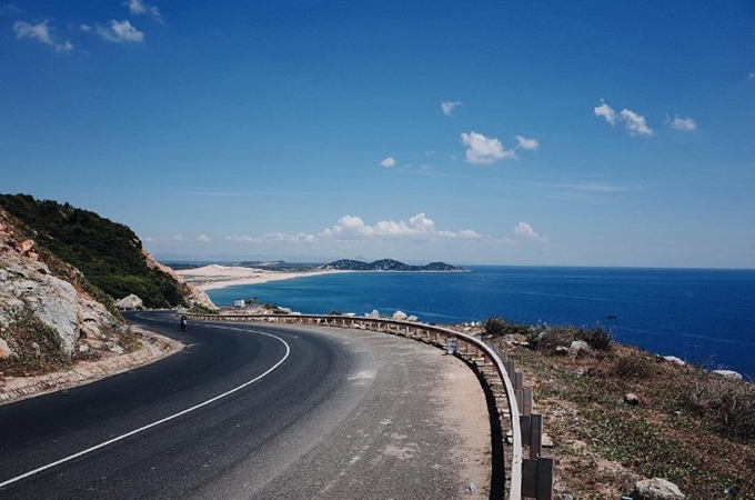duong-ven-bien-nha-trang-vanhoadoanhnhan