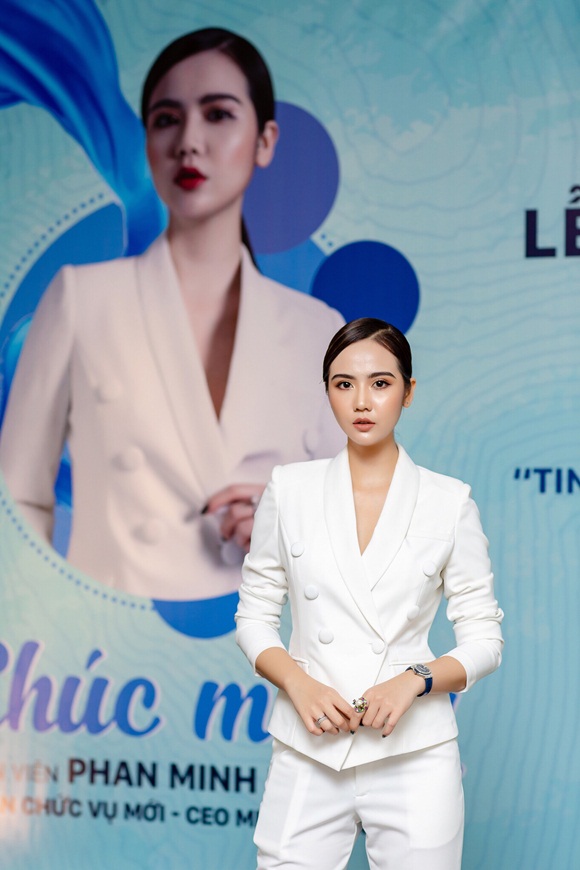 mli-phan-minh-huyen-vanhoadoanhnhan-11