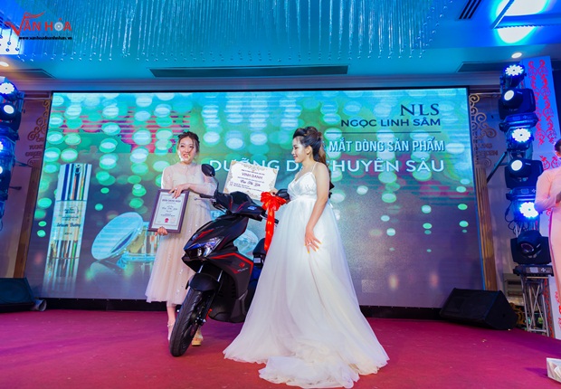 ngoc-linh-sam-vanhoadoanhnhan-4