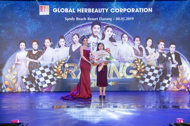 nguyen-huong-giang-doanh-nhan-thuong-dinh-vanhoadoanhnhan-2