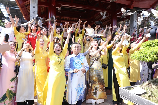 ra-mat-ban-phun-theu-tham-my-viet-nam-vhdn-4