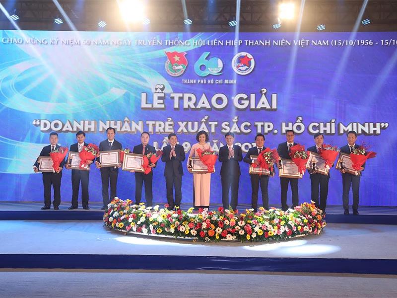 trao-giai-doanh-nhan-vhdn