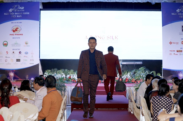 7-a-dong-silk-mau-cua-song-van-hoa-doanh-nhan