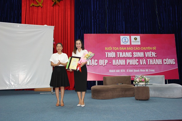 1-ntk-mi-trang-toa-dam-thoi-trang-vhdn