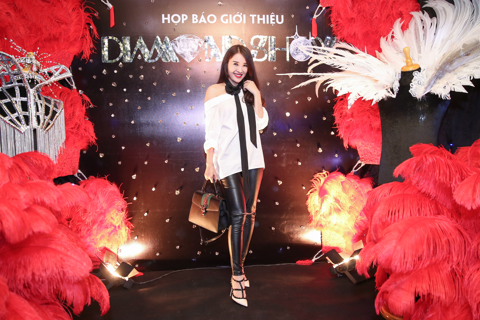 22-mr-dam-tu-tin-voi-do-hoanh-trang-cua-diamon-sho-vhdn