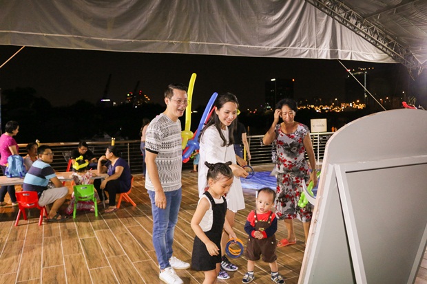 Gia đình MC Thanh Thảo hào hứng tham gia Lễ hội 'Cướp biển vùng Caribbean'