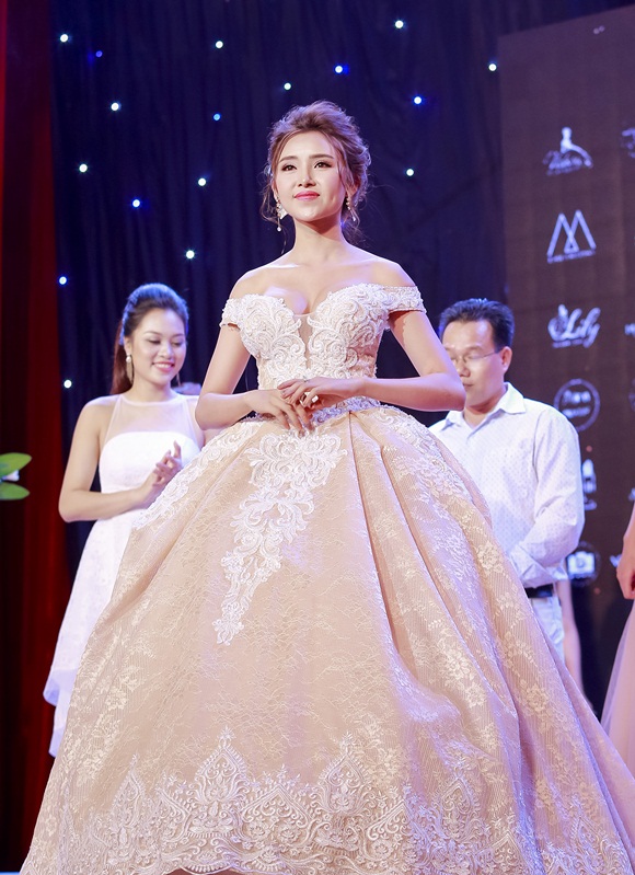 2-tan-hoa-khoi-luong-le-van-hoa-doanh-nhan