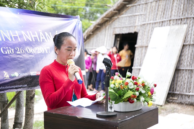 17-hoa-hau-dai-duong-tang-qua-cho-thieng-lieng-van-hoa-doanh-nhan