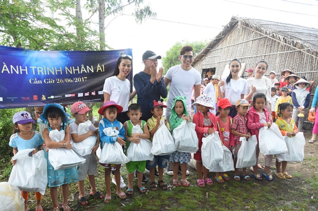 9-hoa-hau-dai-duong-tang-qua-cho-thieng-lieng-van-hoa-doanh-nhan