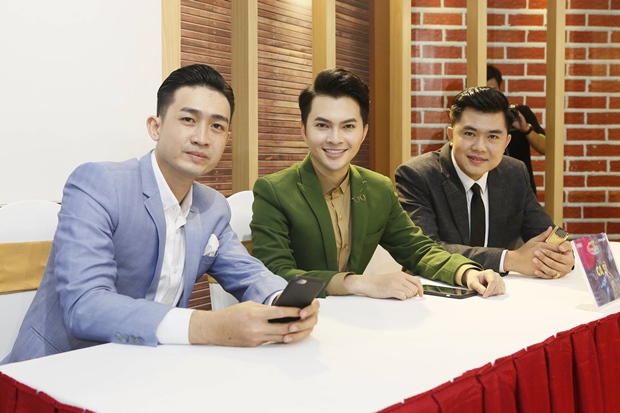 3-thi-sinh-nam-nguoi-ke-chuyen-tinh-vanhoadoanhnhan