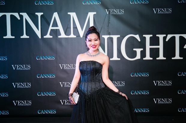 Jolie-Stanser-vietnam-night-vhdn-5