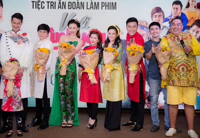vy-oanh-rang-ngoi-ngay-tham-gia-tiec-tri-an-doan-phim-vali-tinh-yeu15