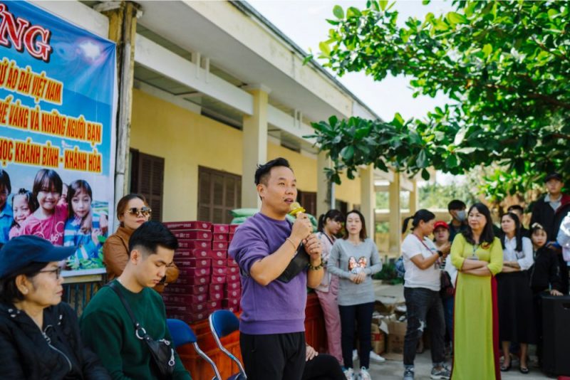 Ntk-viet-hung-tang-ao-dai